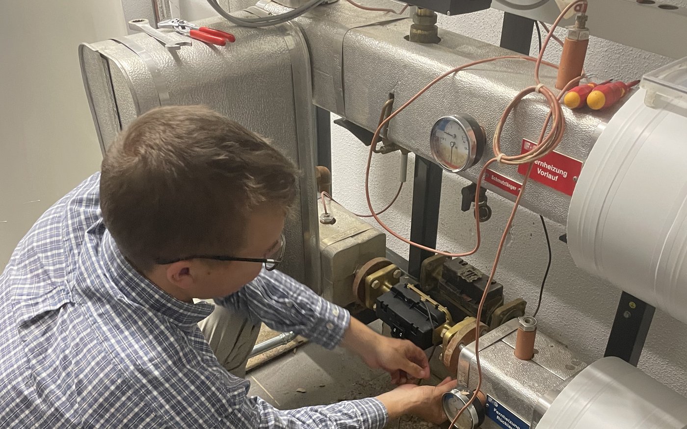 Johannes pipefitting on a district heating system at Ahrtal Werke